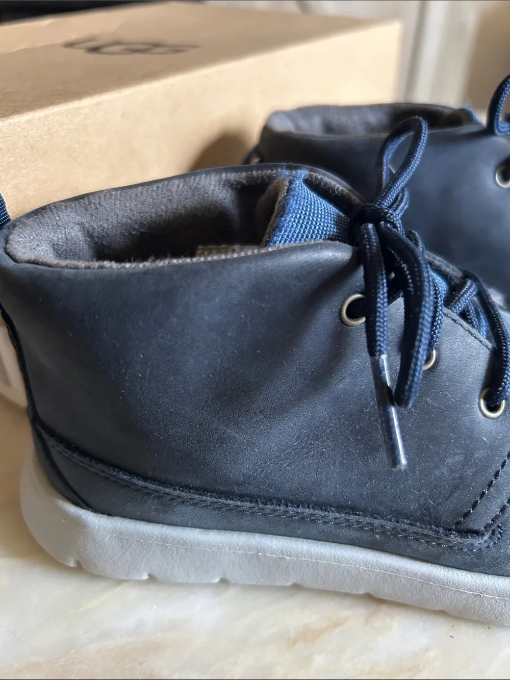 Uggs Kids Boys Canoe Mid-Top Waterproof Indigo Blue Leather Chukka Boots Size 13